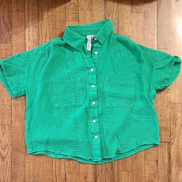 GRACE+KARMA Tops - Grace+karma Vibrant Green Crop‎ Top with Textured Fabric Size M